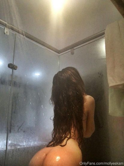 Molly Eskam nude showering