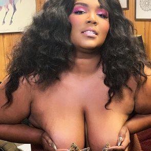lizzo holding her tits