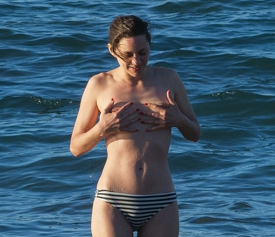 Marion Cotillard naked pussy and boobs.