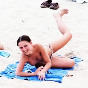 Natalie Portman nude on paparazzi pic