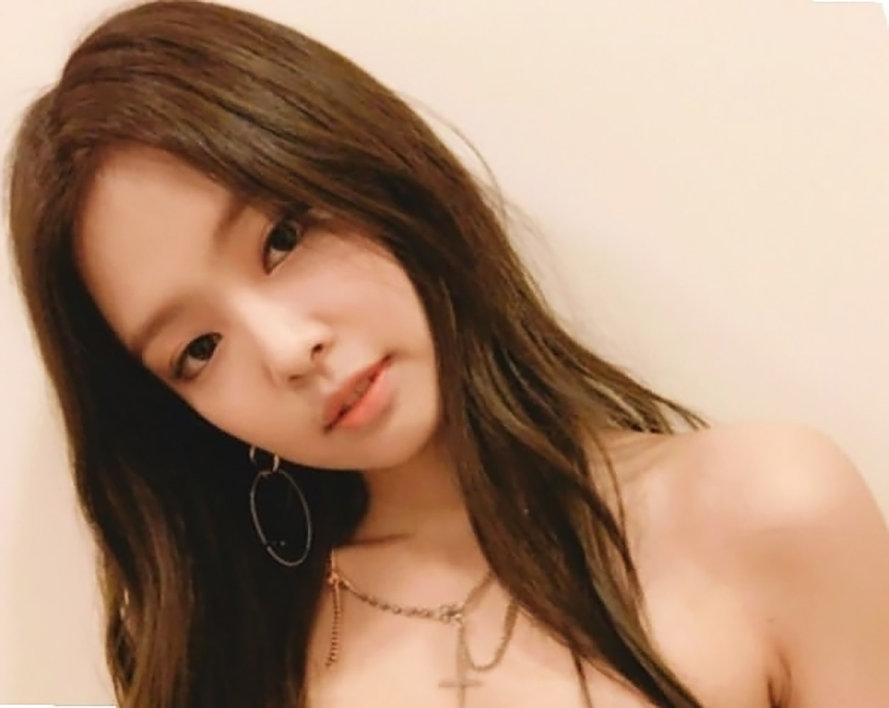 Jennie, Jisoo, and Rose from the South Korean female group Blackpink nude o...
