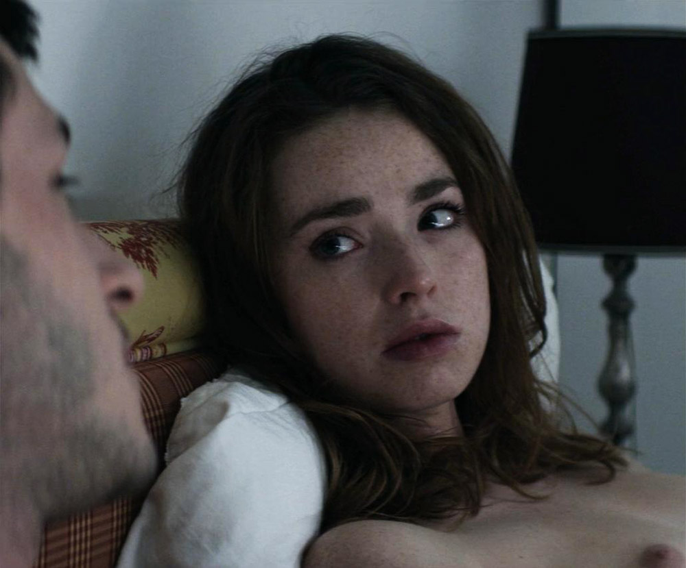 Here is the first Freya Mavor nude scene, where we can see her lying in bed...