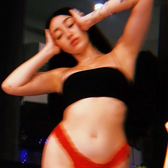 Leaked noah cyrus topless and tiny bikini selfie photos
