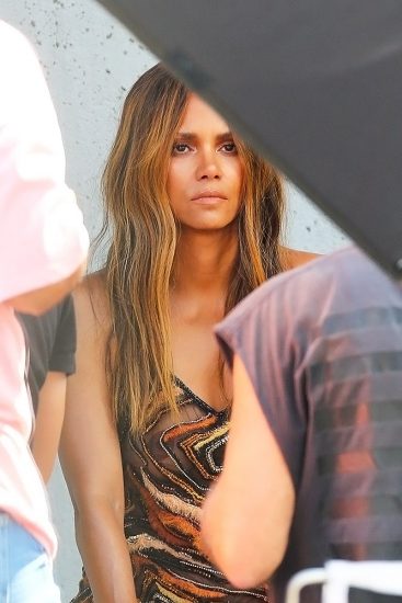 Halle Berry Nude Pics & Naked Sex Scenes Compilation 815