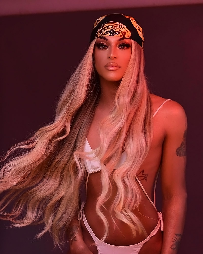 Pabllo Vittar nude & sexy pics.