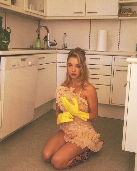 Sydney Sweeney Nude LEAKED Pics & Sex Tape And Naked Scenes 70
