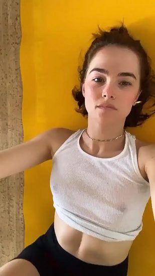 Zoey Deutch Nude & Sexy Pics And Topless Sex Scenes 201