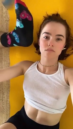 Zoey Deutch Nude & Sexy Pics And Topless Sex Scenes 55