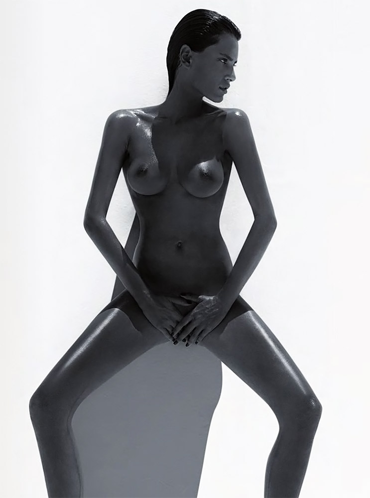 Catrinel Menghia naked pics.