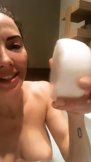 Whitney Cummings Nude LEAKED Pics & Nip Slip Porn Video 4