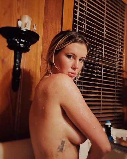 Ireland Baldwin Nude & Topless Pics And Porn Video 345
