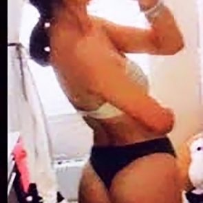 Dixie D’amelio Nude leaked mirror selfie