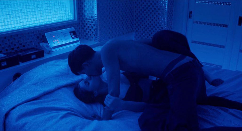 Alexandra Daddario NUDE Pics and Topless Sex Scenes 3