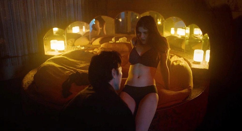 Alexandra Daddario NUDE Pics and Topless Sex Scenes 7