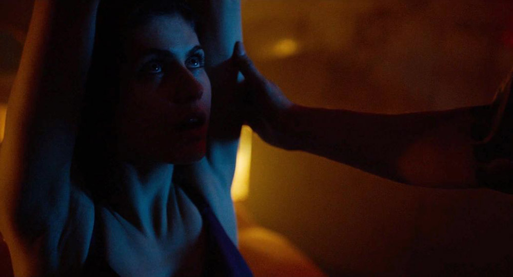 Alexandra Daddario NUDE Pics and Topless Sex Scenes 9