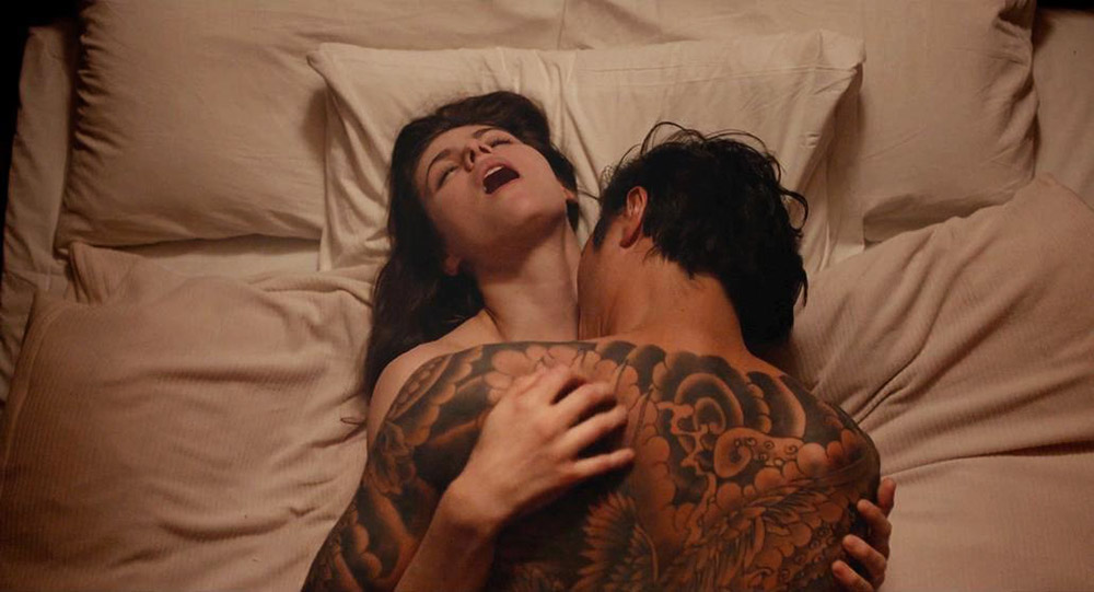 Alexandra Daddario NUDE Pics and Topless Sex Scenes 11