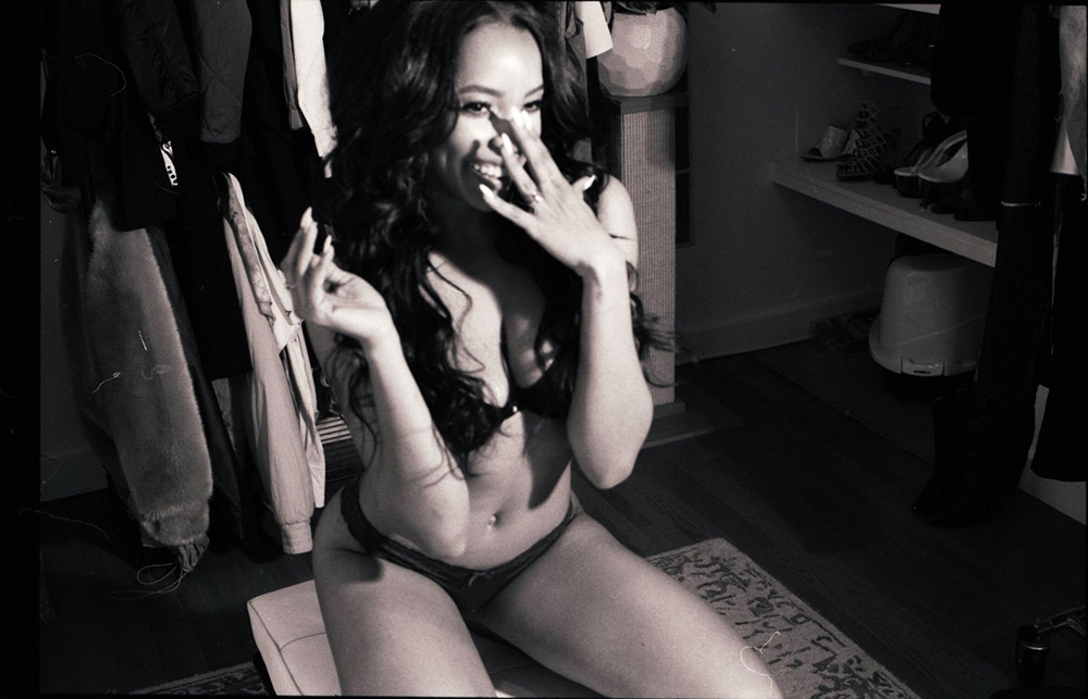 Tinashe Nude and Sexy Pics.