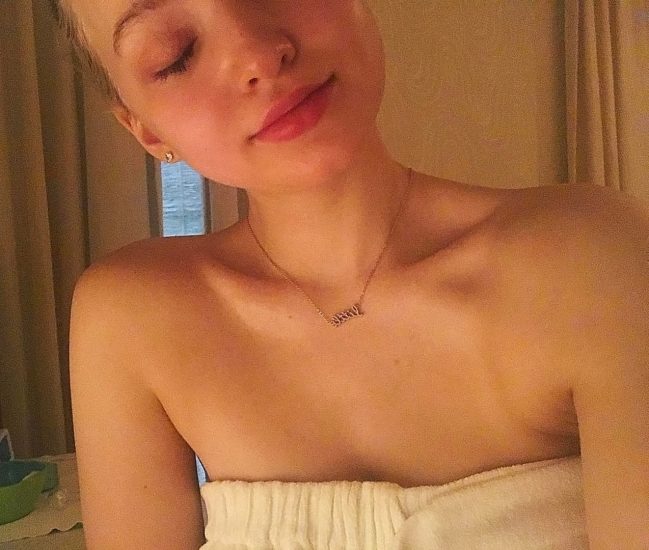 Dove Cameron Nude LEAKED Snapchat Pics & Sex Tape 32