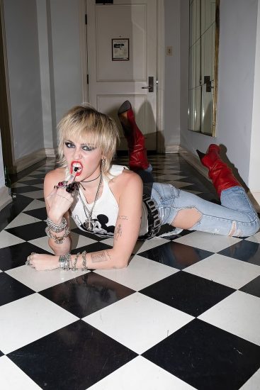Leaked miley cyrus nude and naughty for interview magazine
