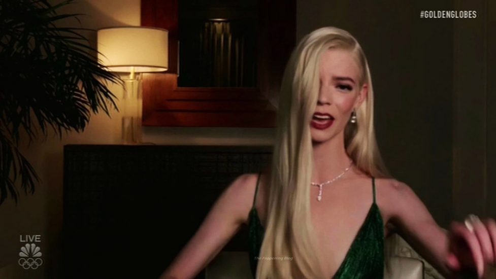 Anya Taylor Joy Nude & Sexy Photos Collection 57