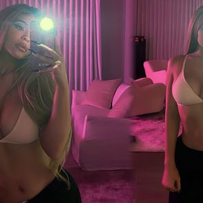 Kylie Jenner nude selfie