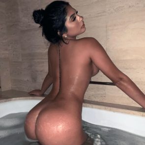 Amanda Trivizas nude ass in bathtub