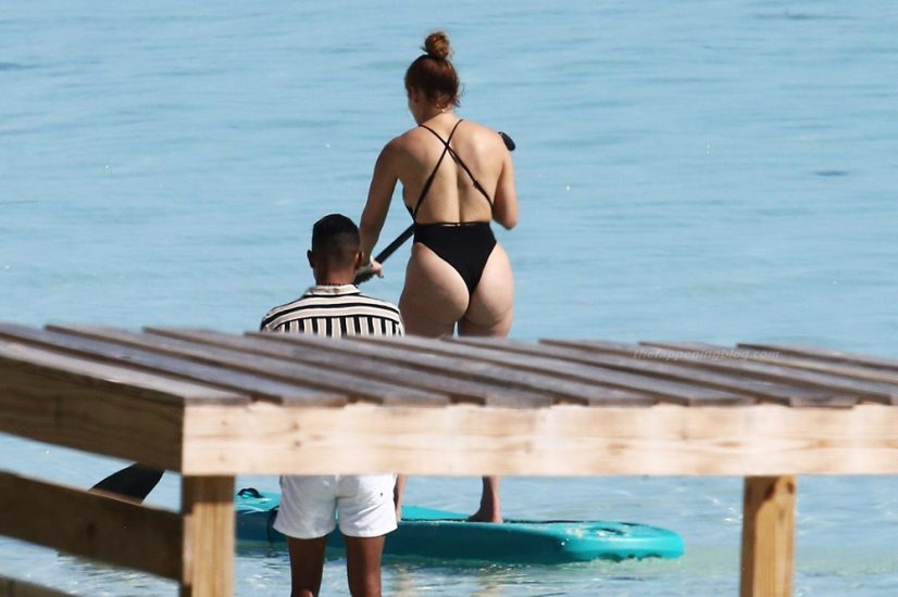 Jennifer Lopez Nude Pics and Naked Sex Videos 112
