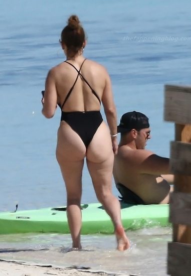 Jennifer Lopez Nude Pics and Naked Sex Videos 102