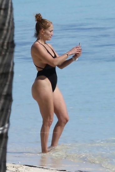 Jennifer Lopez Nude Pics and Naked Sex Videos 92