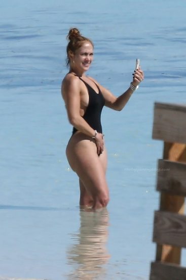 Jennifer Lopez Nude Pics and Naked Sex Videos 85