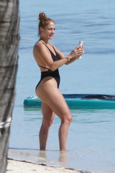 Jennifer Lopez Nude Pics and Naked Sex Videos 84