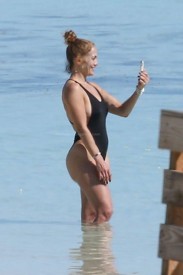Jennifer Lopez Nude Pics and Naked Sex Videos 81