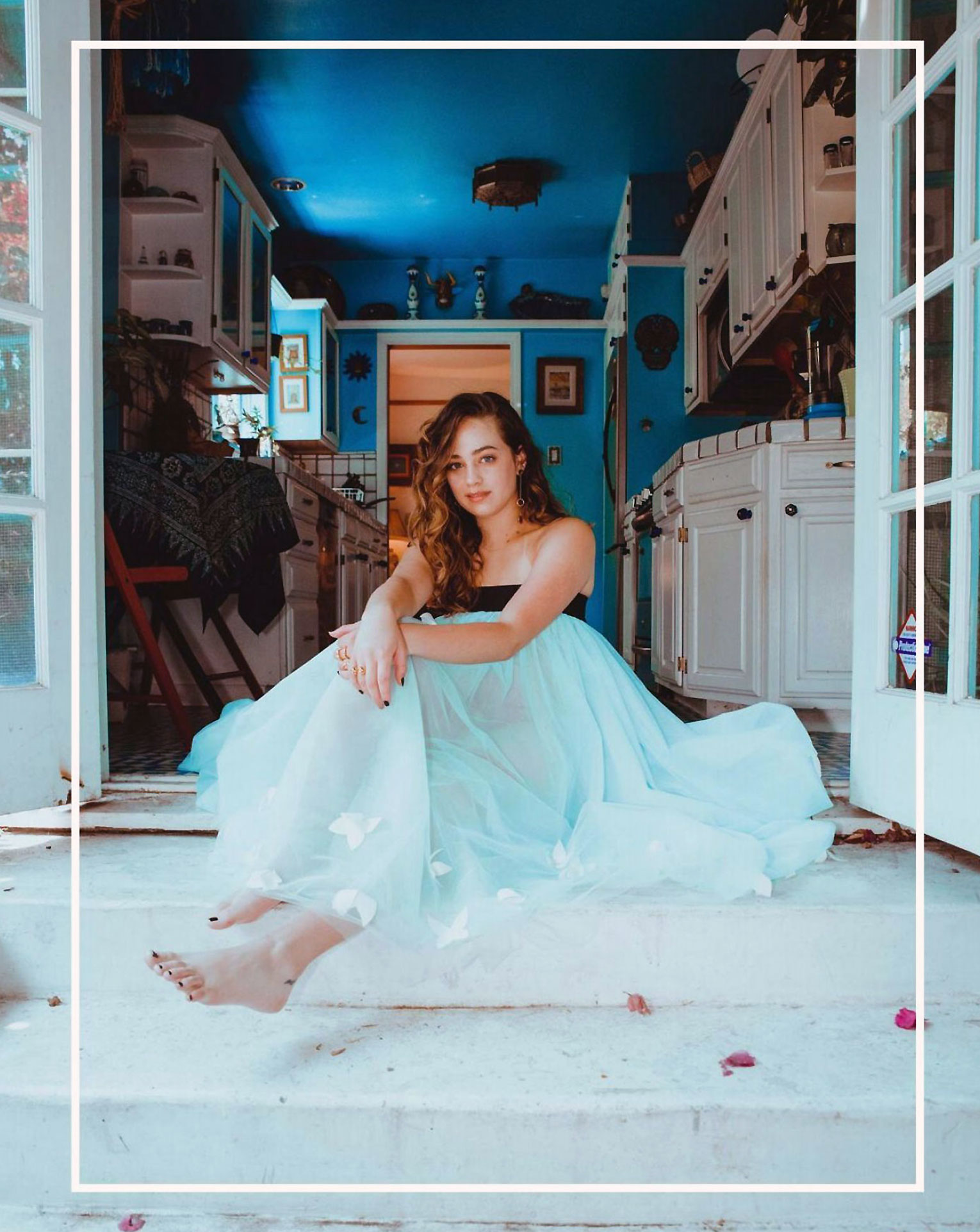 Mary Mouser Hot and Feet Photos.