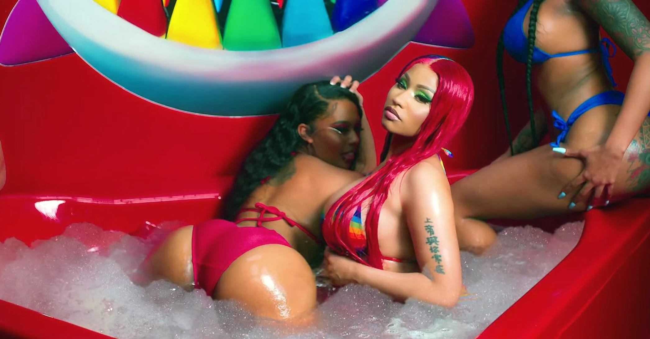 Nicki Minaj Hot in Trollz Video.