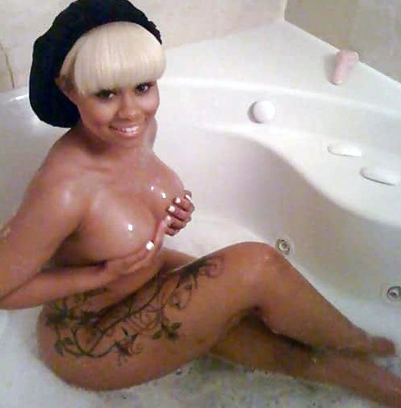 Blac Chyna nude photos leaked from her phon! 