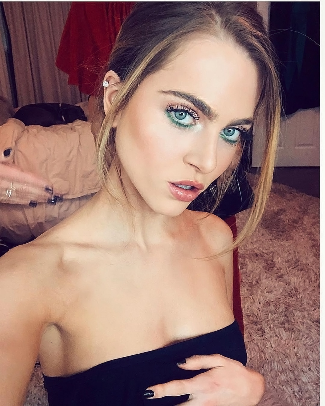 Anne Winters topless and sexy pics.