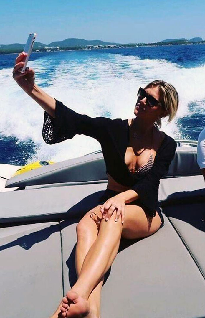 Charissa Thompson Ass and Tits Photos Collection.
