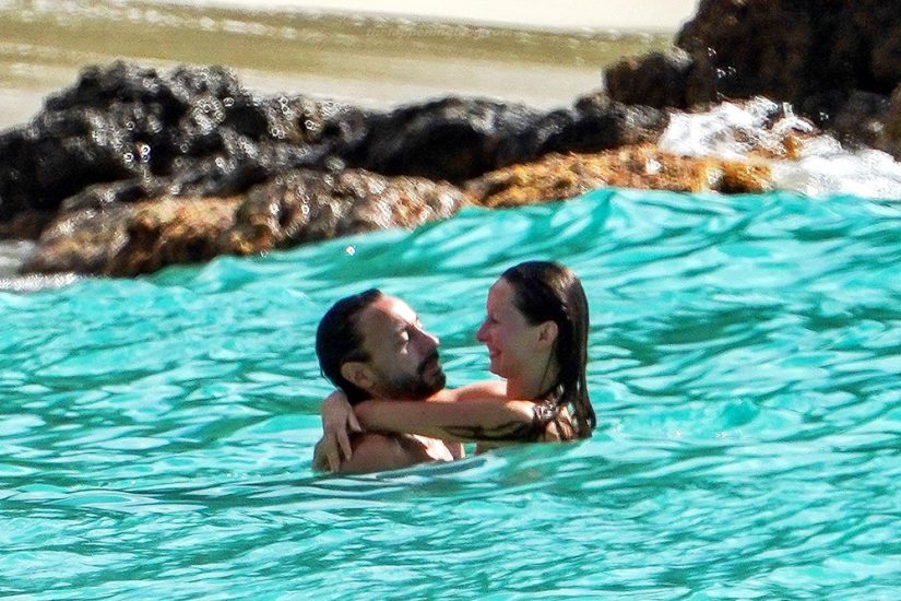 Bob Sinclar NUDE On The Beach & Shirtless, Bulge & Hot Pics 65