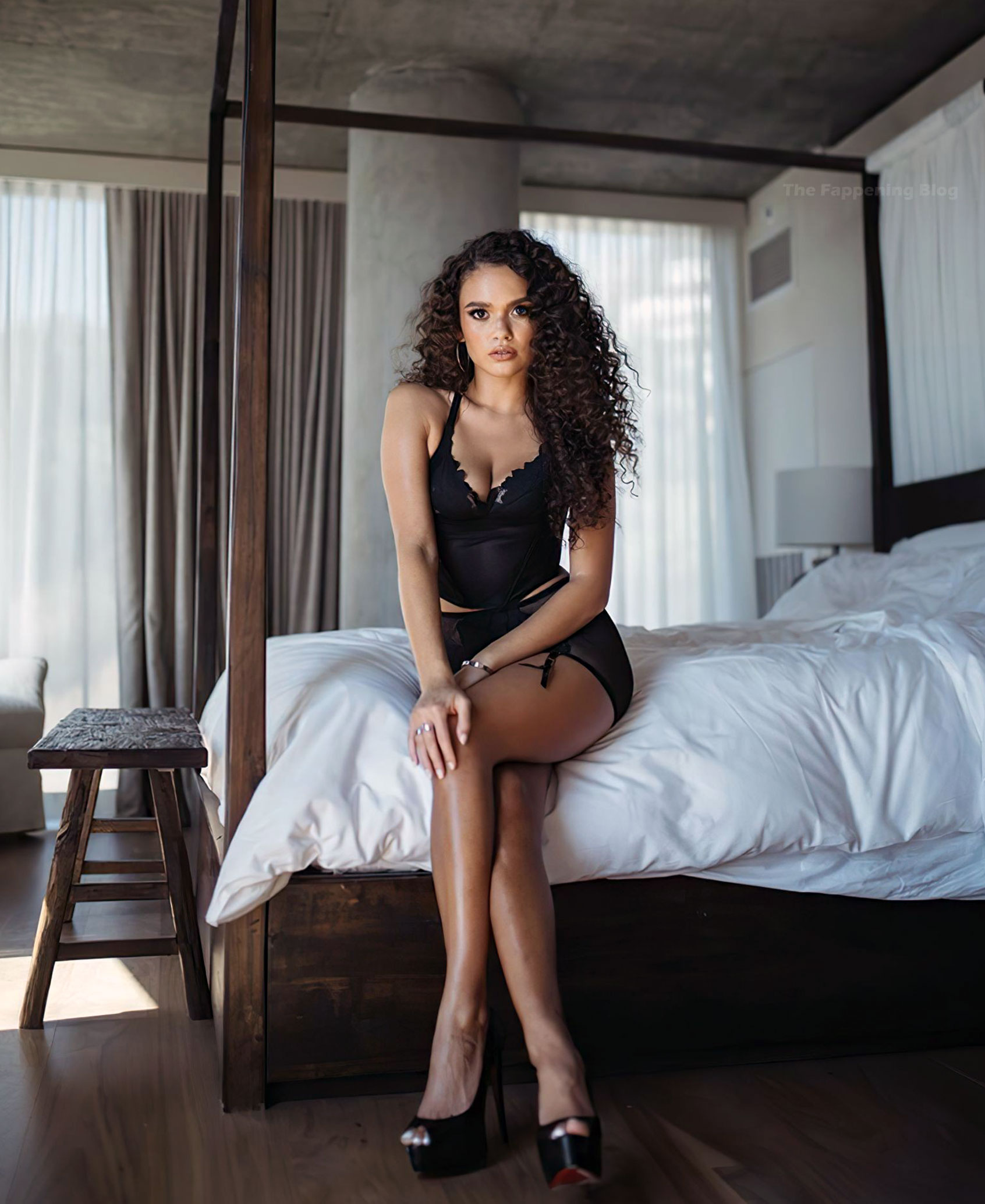 Madison Pettis Nude and Sexy Lingerie Photos.