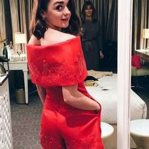 Maisie Williams Nude and Hot Pics & Porn Video [2021] 396