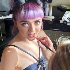 Maisie Williams Nude and Hot Pics & Porn Video [2021] 33