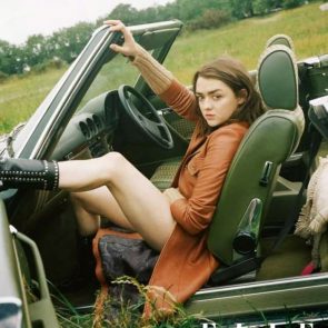 Maisie Williams Nude and Hot Pics & Porn Video [2021] 436