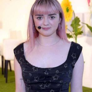 Maisie Williams Nude and Hot Pics & Porn Video [2021] 404