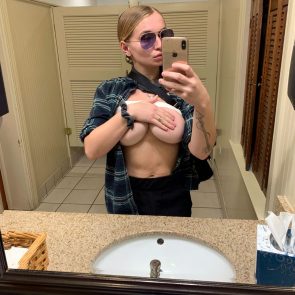 Zoie Burgher Nude Photos and Porn Video [2021] 149
