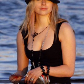 Avril Lavigne Nude in Leaked Porn and Private Pics 58