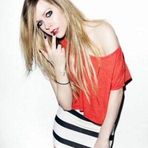 Avril Lavigne Nude in Leaked Porn and Private Pics 147