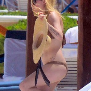 Avril Lavigne Nude in Leaked Porn and Private Pics 145