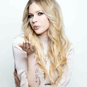 Avril Lavigne Nude in Leaked Porn and Private Pics 173