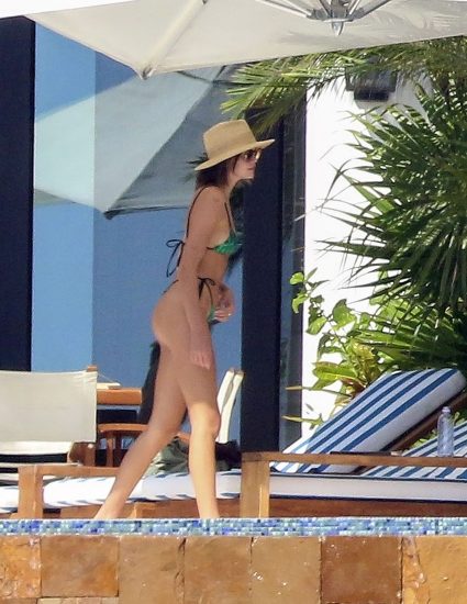 Kaia Gerber Nude LEAKED Pics, Topless on the Runway & Porn 71