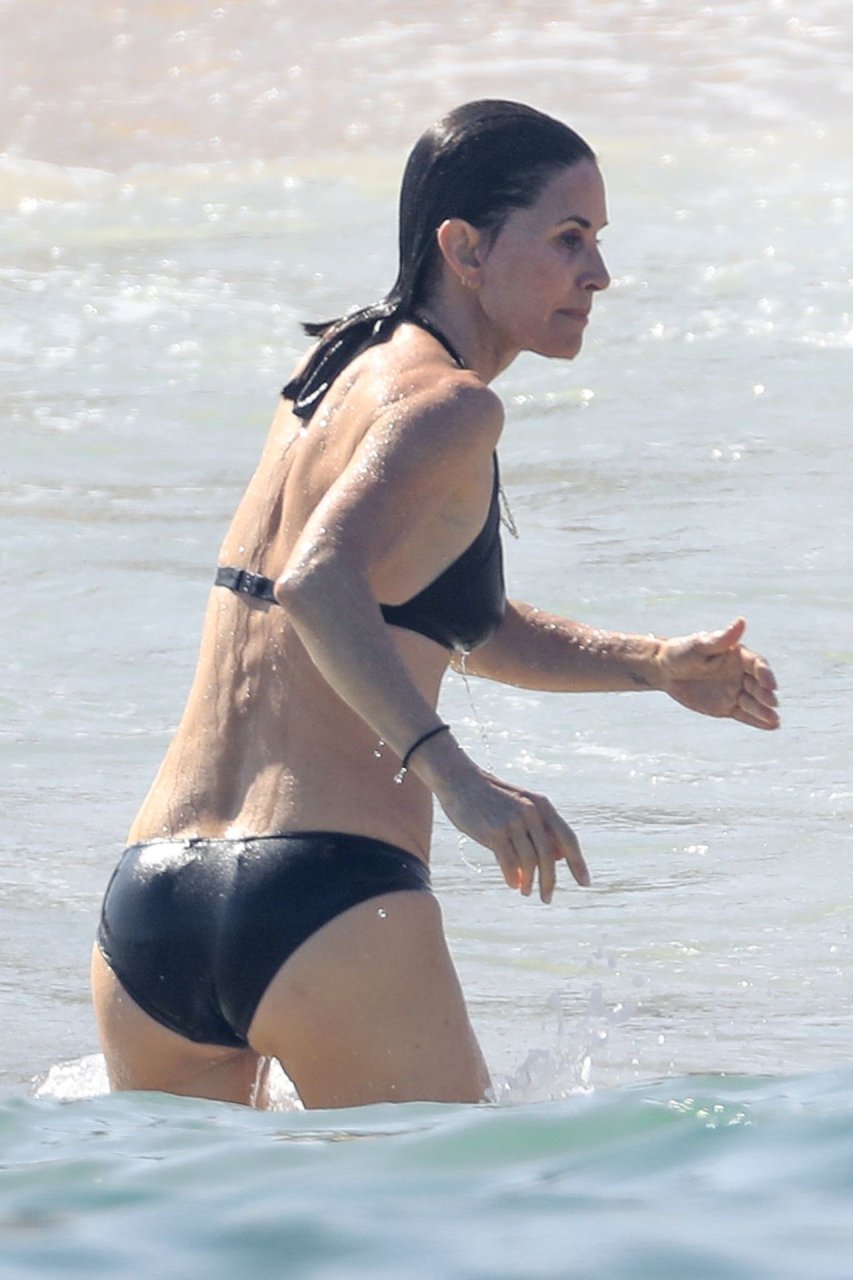 Courteney Cox Nude Tits and Ass Moments.